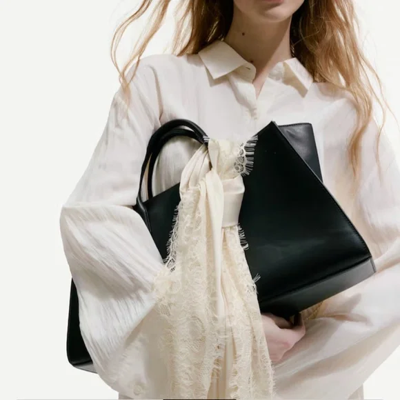 H&M Large Triangular Scarf. NWT. - Picture 5 of 6